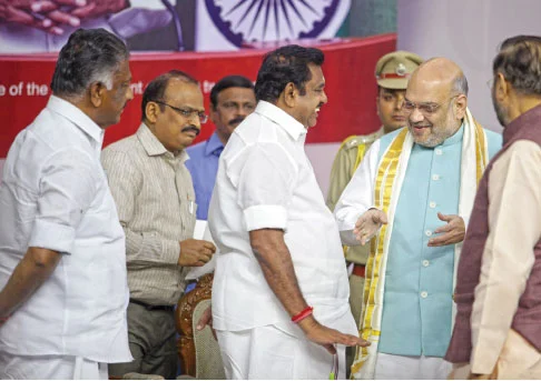 அமித் ஷாவுடன் எடப்பாடி பழனிசாமி, ஓ.பன்னீர்செல்வம்