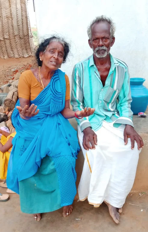 பலியான தர்மரின் தந்தை பொன்னுசாமி மற்றும் தாய் அழகம்மாள்