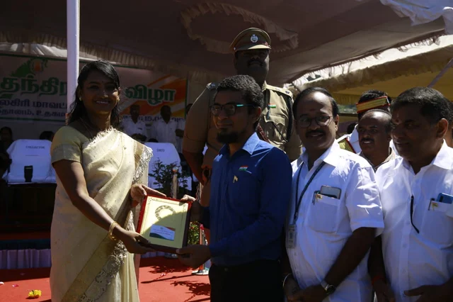 பேரிடரில் பணியாற்றியவர்களுக்குப் பாராட்டு