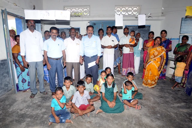 பள்ளி திறக்கப்பட்ட மகிழ்ச்சியில் மாணவர்கள்