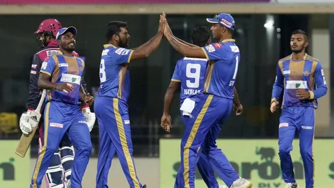 Tuti patriots celebrate a wicket