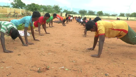 பயிற்சியில் தர்மாபுரி இளைஞர்கள், மாணவர்கள்