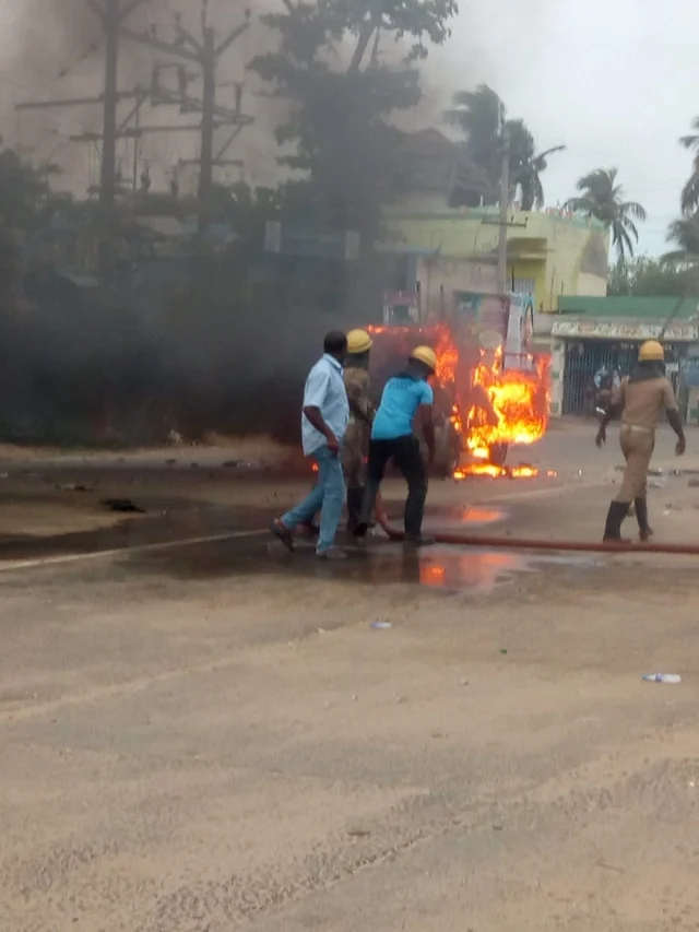 சிலை உடைப்பு கலவரம்