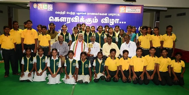 மாணவர்கள்