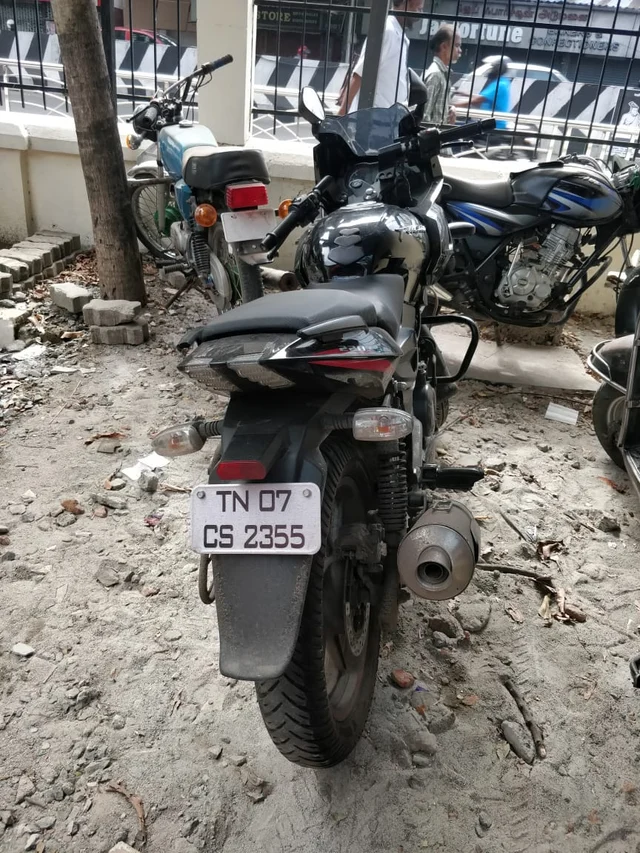 செல்போனைப் பறிக்க பயன்படுத்தப்பட்ட பைக்