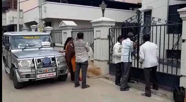 மண்டபத்துக்கு ‘சீல்’ வைத்த அதிகாரிகள்