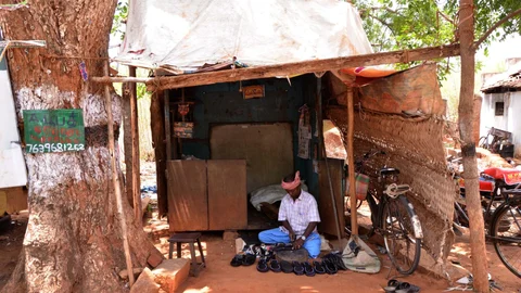 ராசுவின் செருப்புக் கடை