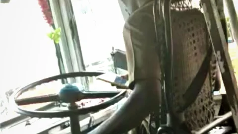 அரசுப் பேருந்து ஓட்டுநர்
