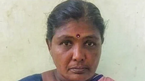 மதுபாட்டில் கடத்திய பெண் சமுத்திரகனி