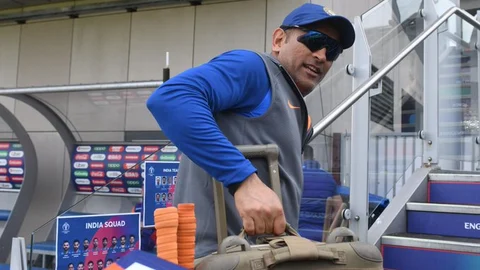dhoni