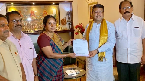 Vanathi Srinivasan - dharmendra pradhan