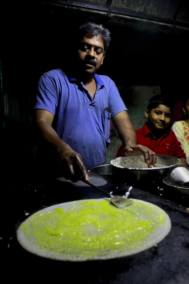பால்கோவா தோசை போடும் மோகன்