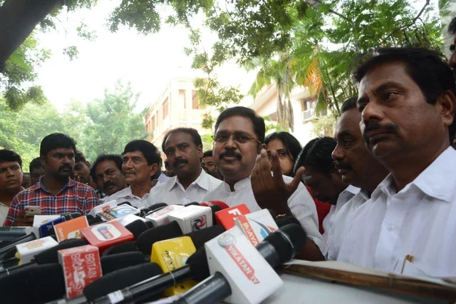 தினகரன்