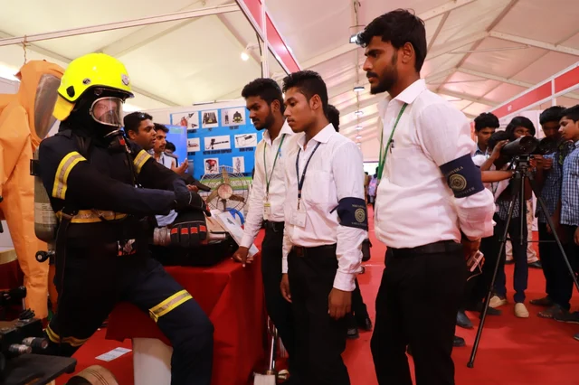 சென்னையில் பேரிடர் காலங்களில் பொதுமக்களைக் காப்பாற்றும் ஒத்திகை நிகழ்ச்சி மற்றும் கண்காட்சி!