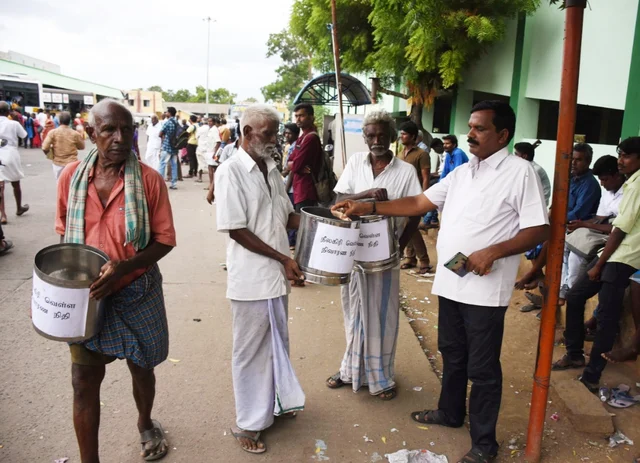 நிவாரண நிதி திரட்டும் பணி