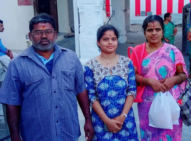அழகுலட்சுமி தனது குடும்பத்துடன்
