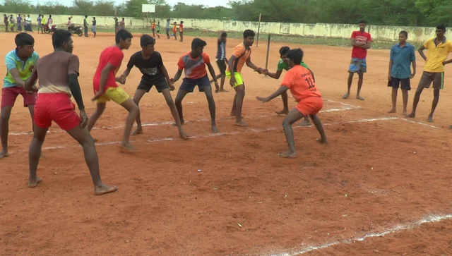 கபடி விளையாடும் தர்மாபுரி இளைஞர்கள், மாணவர்கள்