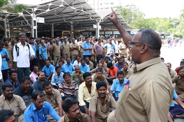 போக்குவரத்து ஊழியர்கள்