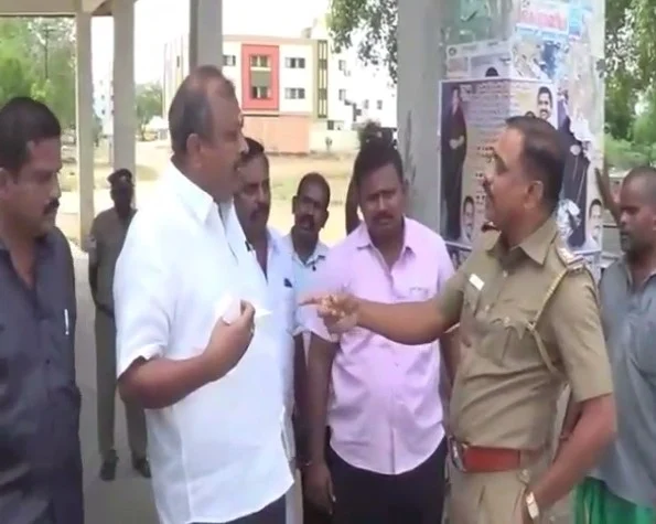 நாமக்கல் எம்பி சின்ராஜுடன் சப்-இன்ஸ்பெக்டர் வாக்குவாதம்