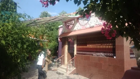 தி.மு.க. நிர்வாகியின் வீடு