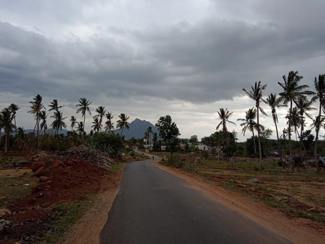 தீர்த்தமலை சாலை