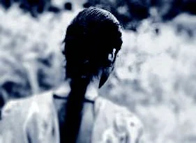 இளம்பெண்