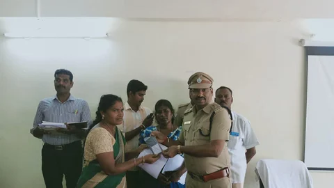 கைபற்றப்பட்ட செல்போன்கள்!