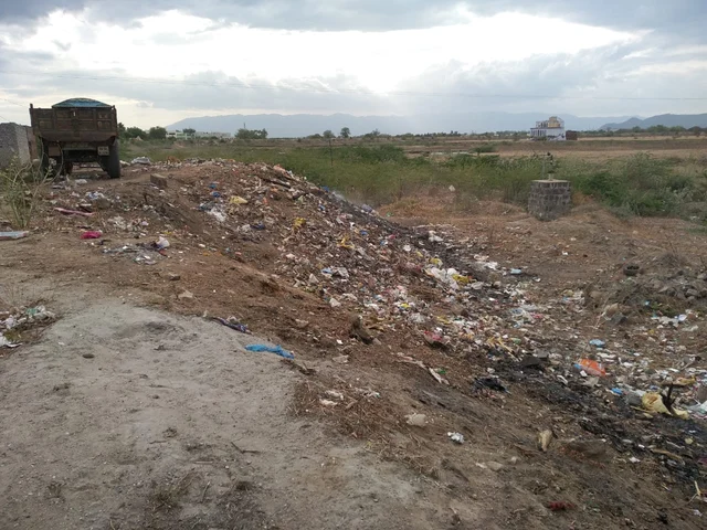 குப்பை மேடாகும் ஏரி