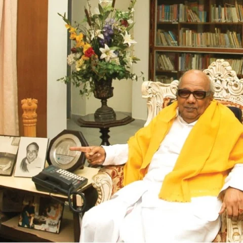 இல்லத்தில் கருணாநிதி