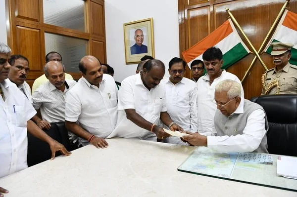 குமாரசாமி ராஜினாமா