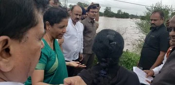 வெள்ளப் பாதிப்புகளை பார்வையிடும் நிர்மலா சீதாராமன்