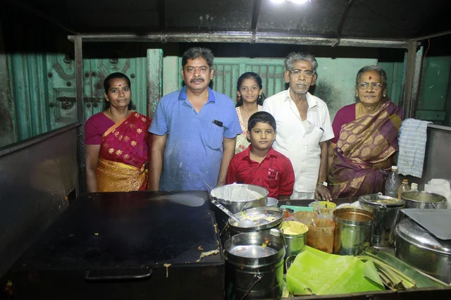 மோகன் குடும்பத்துடன்