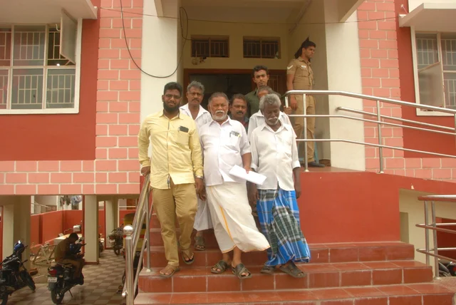 மனுக்கொடுத்தவர்கள்