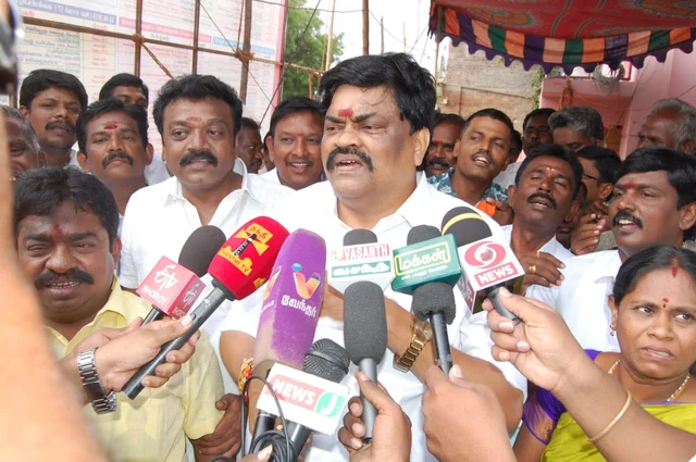 செய்தியாளர் சந்திப்பில் ராஜேந்திர பாலாஜி