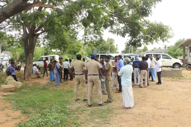 பாதுகாப்பு பணியில் போலீசார்