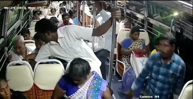 ஓடும் பேருந்தில் கொள்ளை