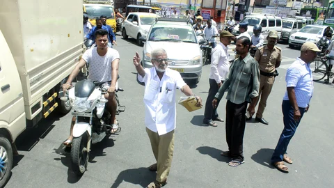 போக்குவரத்தைச் சரிசெய்யும் டிராஃபிக் ராமசாமி