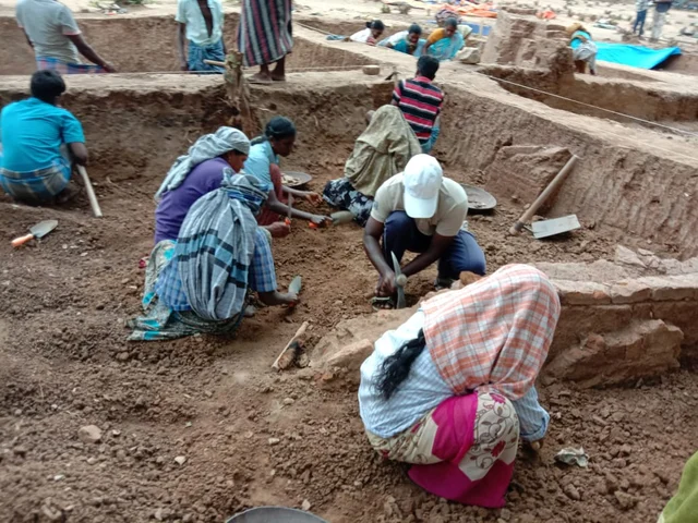 கீழடி அகழாய்வு