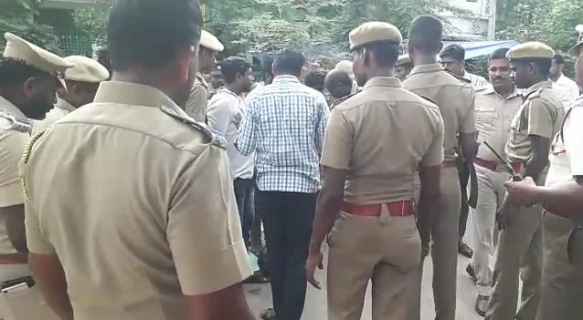 பட்டாக்கத்தியுடன் சிக்கிய நான்கு பேர்