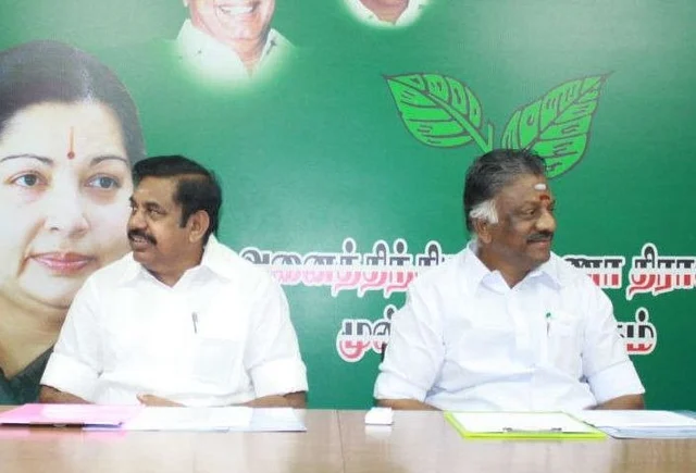 பழனிசாமி- பன்னீர்செல்வம்