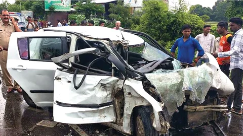 விபத்துக்குள்ளான கார்