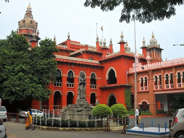 `மீண்டும் சிவில் நீதிமன்றம் செல்லக் கூடாது!' - `பிகில்’ திரைப்படம் மீதான வழக்கு தள்ளுபடி!