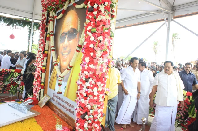 சமாதியில் ஸ்டாலின், துரைமுருகன்