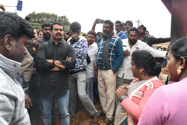 வெள்ளத்தால் பாதிக்கப்பட்ட மக்களை சந்தித்த சீமான்