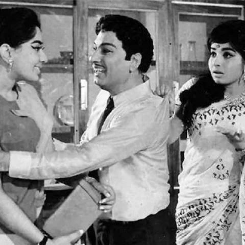 திரைப்படத்தில் எம்.ஜி.ஆருடன் வெண்ணிற ஆடை நிர்மலா...