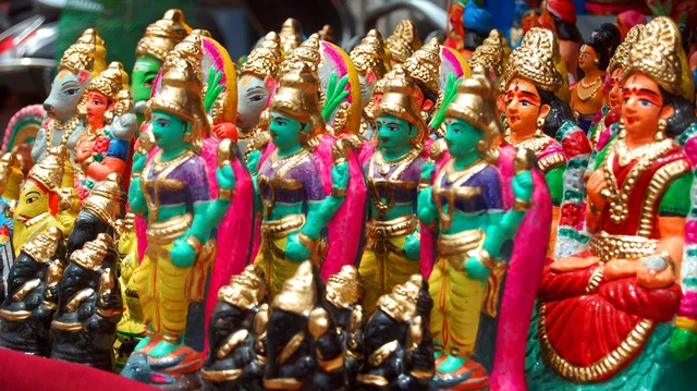 கண்ணை கவரும் கொலு பொம்மைகள்