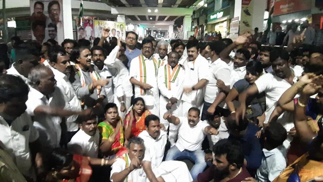 Protest by K.S Alagiri and other congress party members