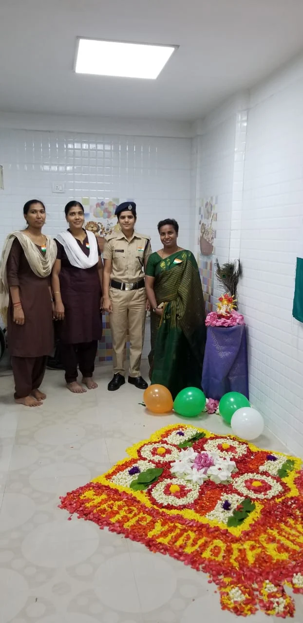Senthamil selvi with team