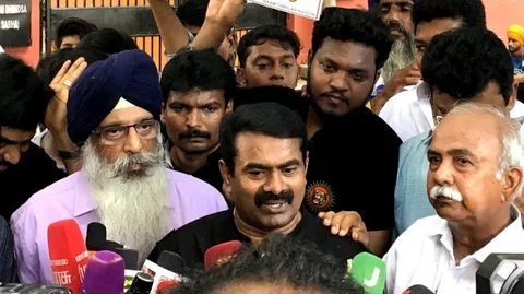 Seeman in Delhi protest