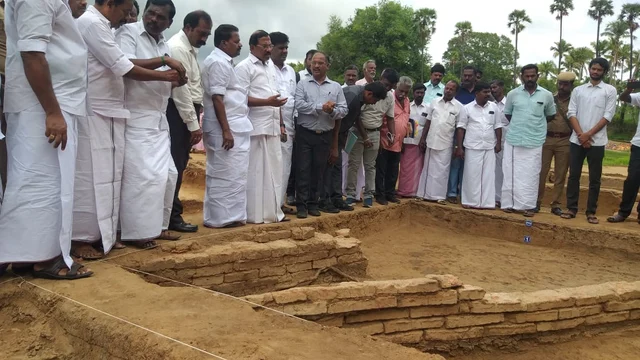 மாஃபா பாண்டியராஜன் பார்வையிட்ட போது